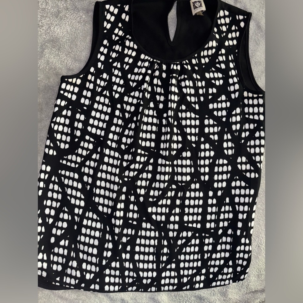 Anne Klein size 4 sleeveless, front is black/ white abstract print back is solid